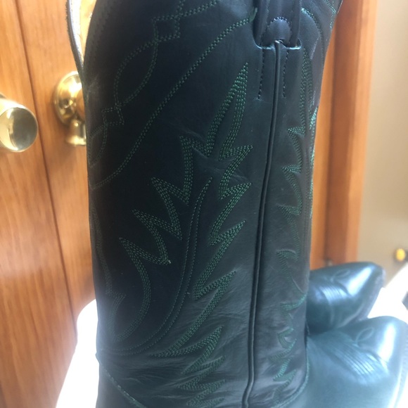 Men boots made by Locona. Color deer tanned green. Size 8 1/2 - Picture 5 of 6